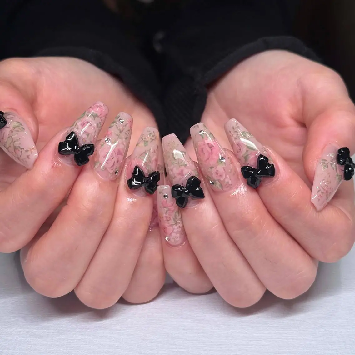 ネイル オーロラネイル ブルー チークネイル フットネイル フレンチネイル ハンドネイル NAILS168 池袋西口駅前店のネイルデザイン