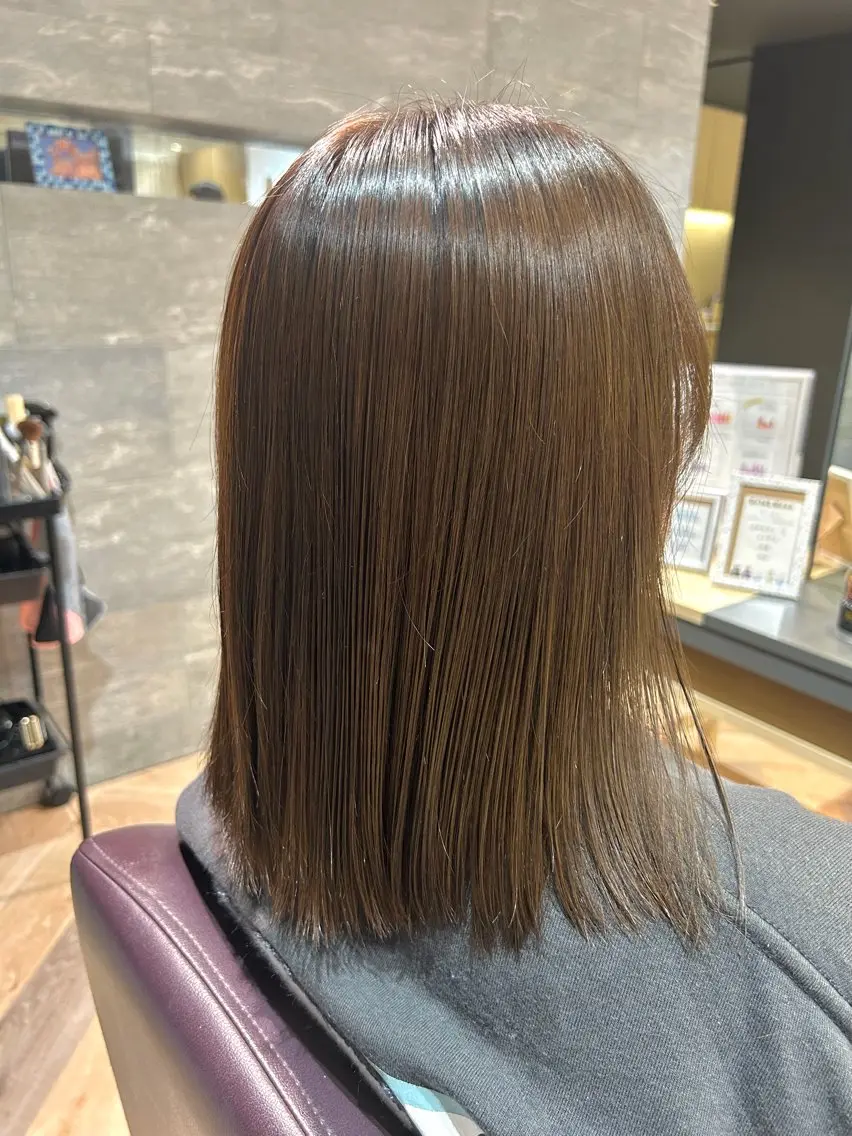 ミディアム カラー グレージュ 加藤 千穂のヘアスタイル