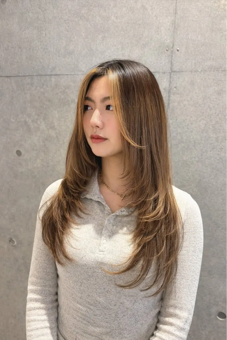 ロング カラー ハイトーンカラー ハイレイヤー レイヤーカット カット 南 菜花のヘアスタイル