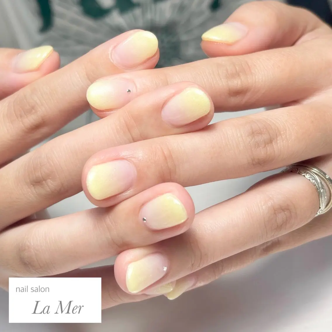ネイル グラデーション キラキラネイル ラメ(グリッター) ラメグラデーション シンプルネイル ハンドネイル nailsalon La Merのネイルデザイン