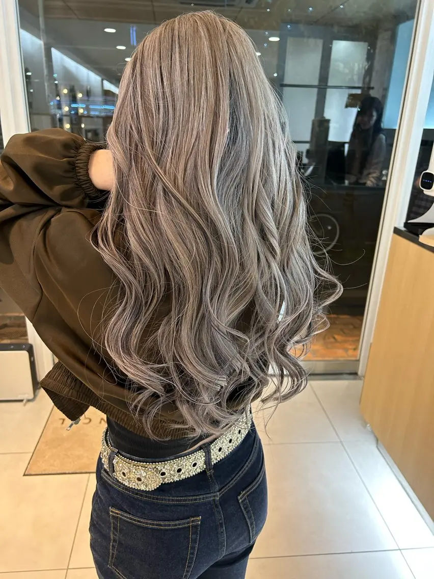 ロング カラー ブリーチ ケアブリーチ 透明感カラー シルバー ハイトーン/メンズ 水野翔太のヘアスタイル