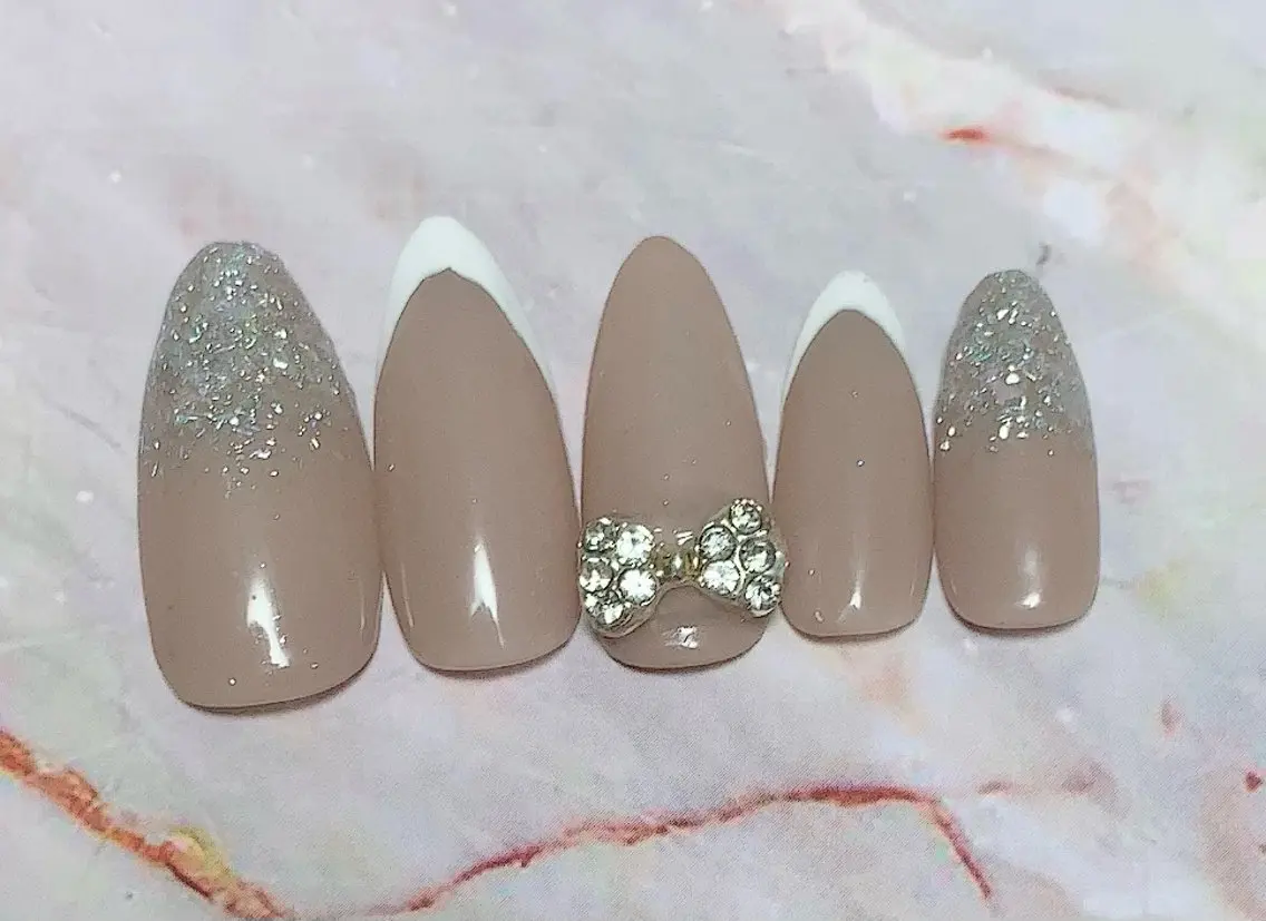 ネイル フレンチネイル キラキラネイル ラメ(グリッター) リボン nail lumièreのネイルデザイン