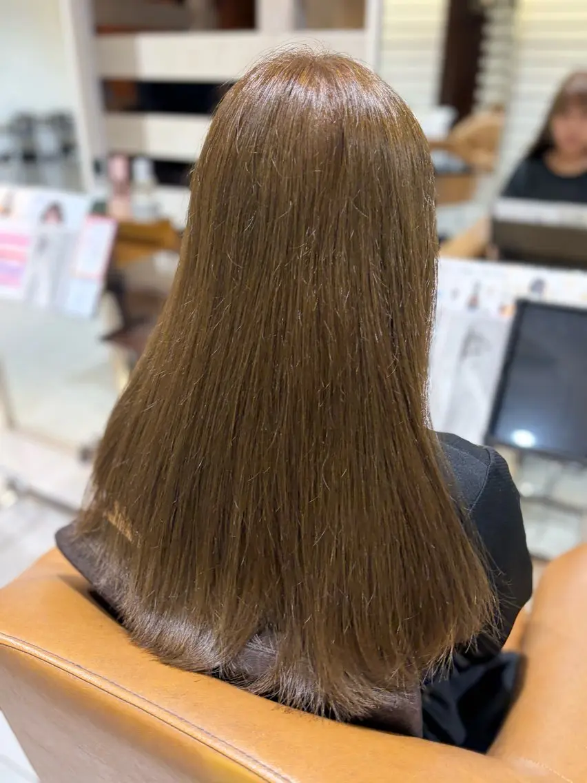 ロング カラー ベージュカラー オリーブベージュ 魚住 英弥のヘアスタイル