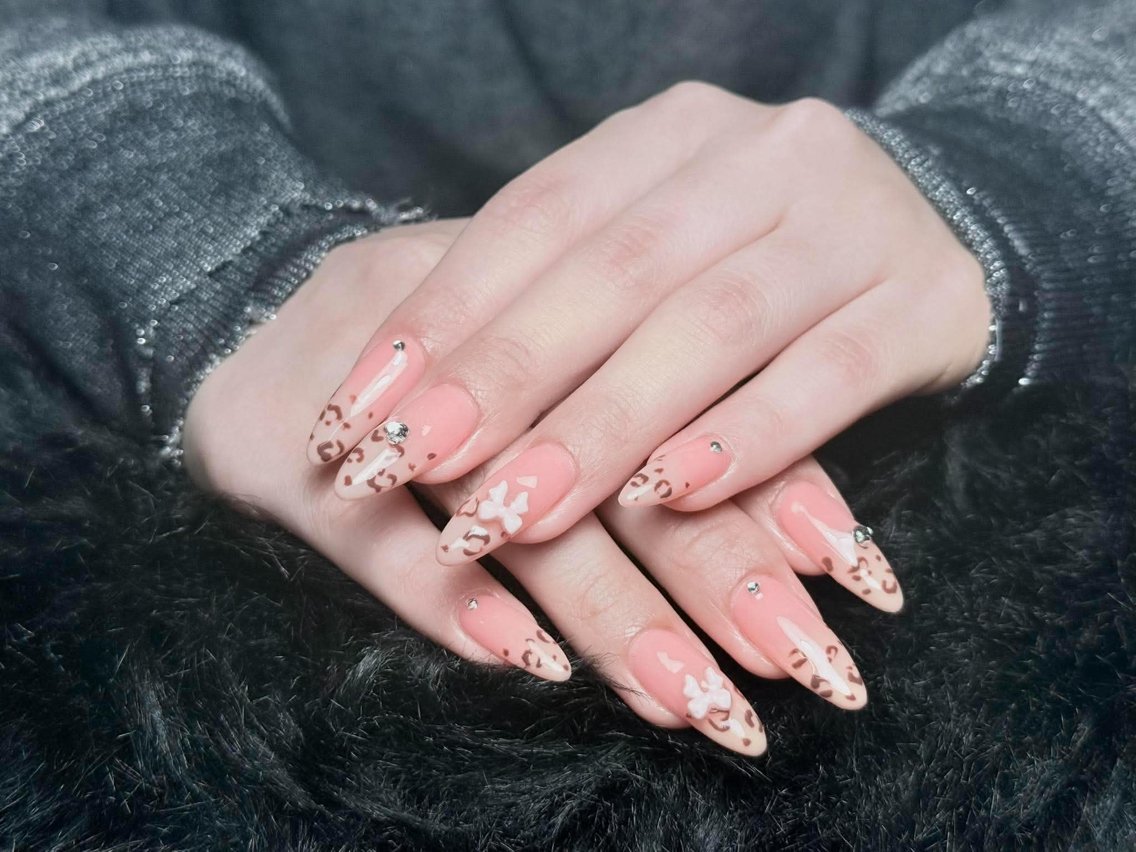 ネイル 韓国ネイル マグネットネイル ニュアンスネイル オフィスネイル ワンカラーネイル ハンドネイル Hana Rose Nailのネイルデザイン