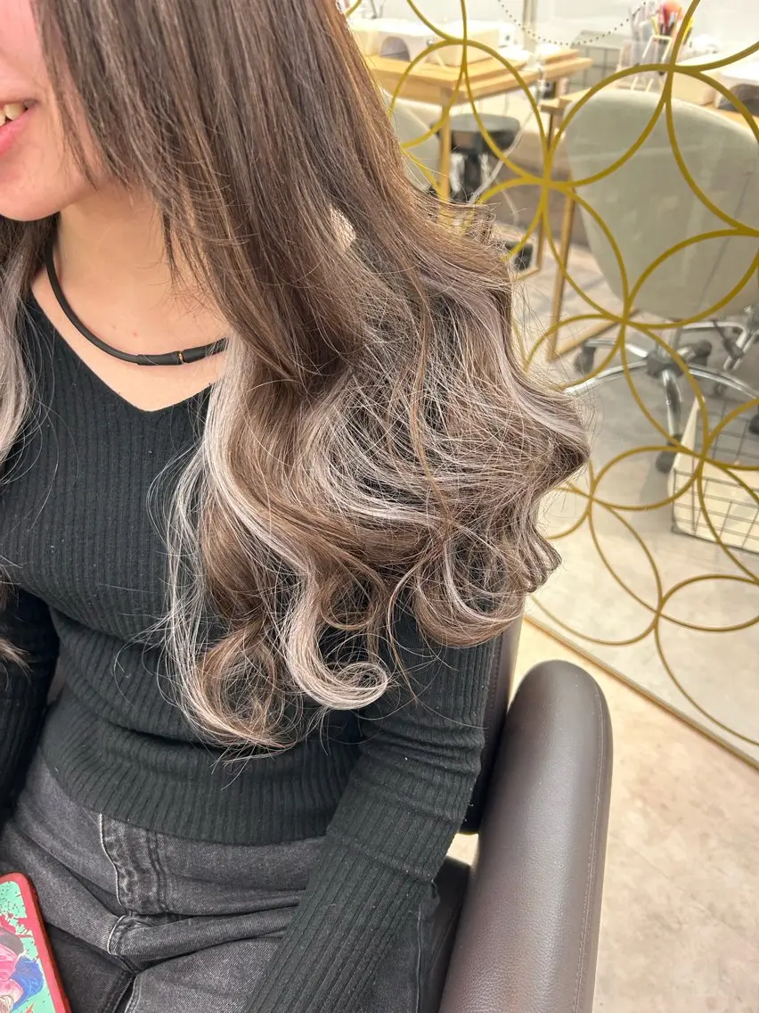 ロング カラー シールエクステ バレイヤージュ ハイライトカラー インナーカラー エクステ カット ヘアカラー トリートメント レイヤー/エクステ alpha下妻のヘアスタイル