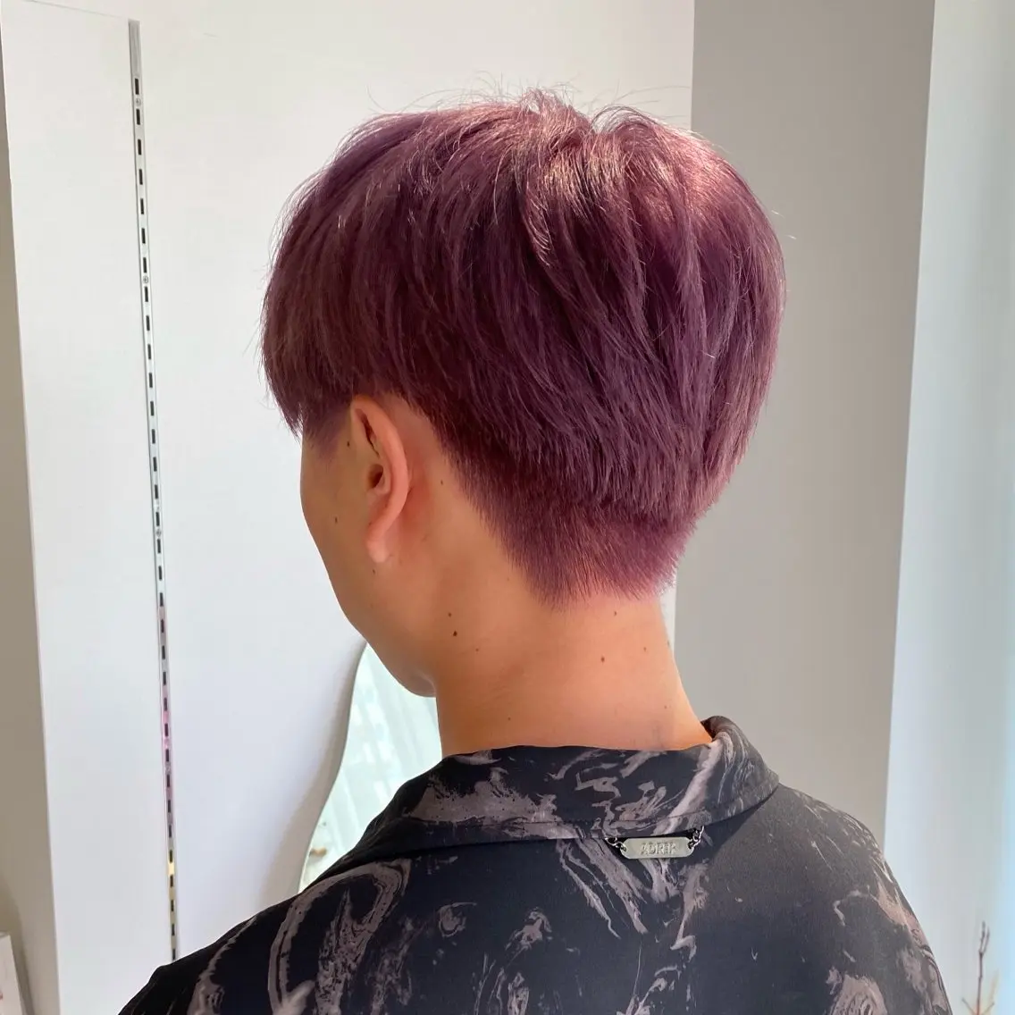 ショート カラー メンズ ダブルカラー パープルカラー カット ヘアカラー cipre シンモン チナリのヘアスタイル