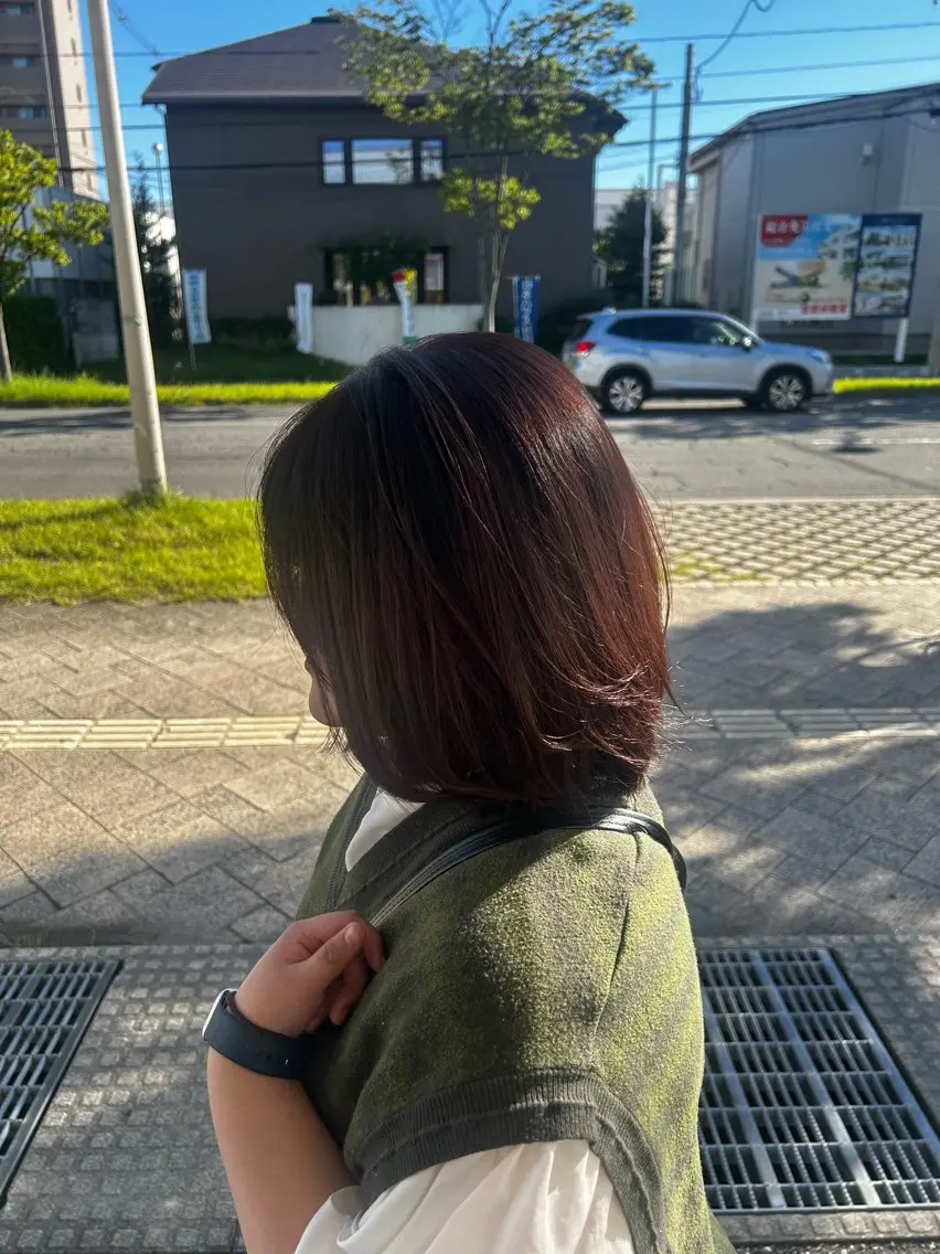 ミディアム ピンクブラウン 鳴海 美海のヘアスタイル