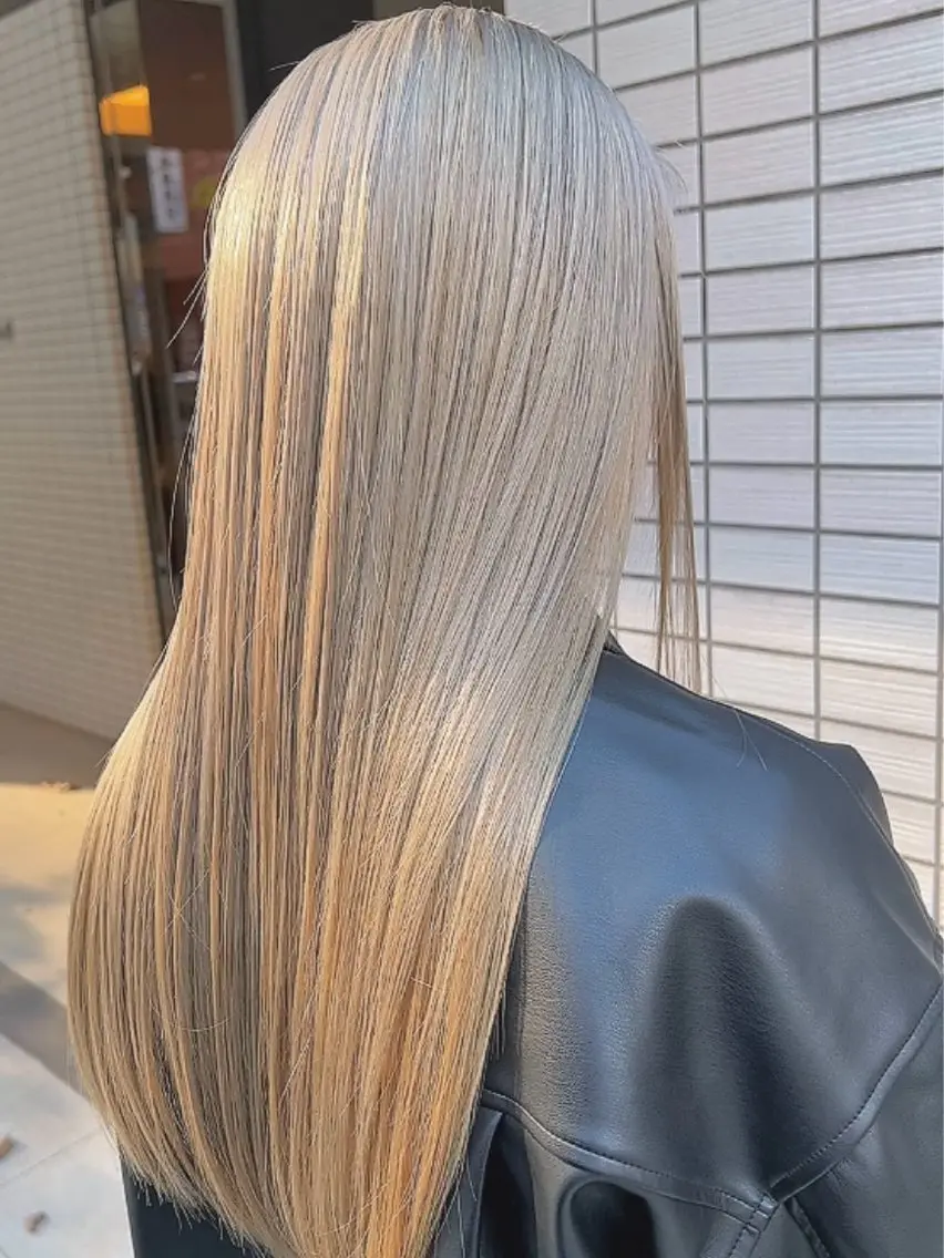 セミロング カラー ブロンド カット ヘアカラー 💎透明感カラー特化 💎TAISEIのヘアスタイル