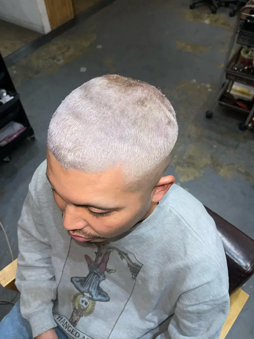 メンズ メンズブリーチ メンズハイトーン メンズパーマ カット ヘアカラー パーマ 狩野 孝太郎のヘアスタイル