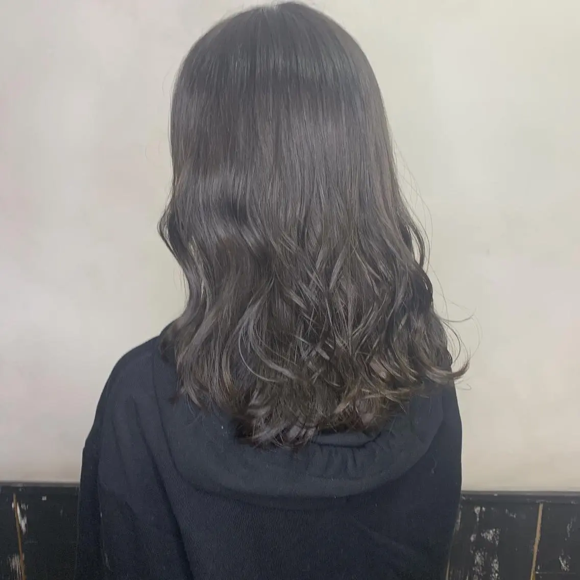 ミディアム カラー パーマ ヘアアレンジ メンズ グレージュ 髪質改善✨ 小田拓弥のヘアスタイル