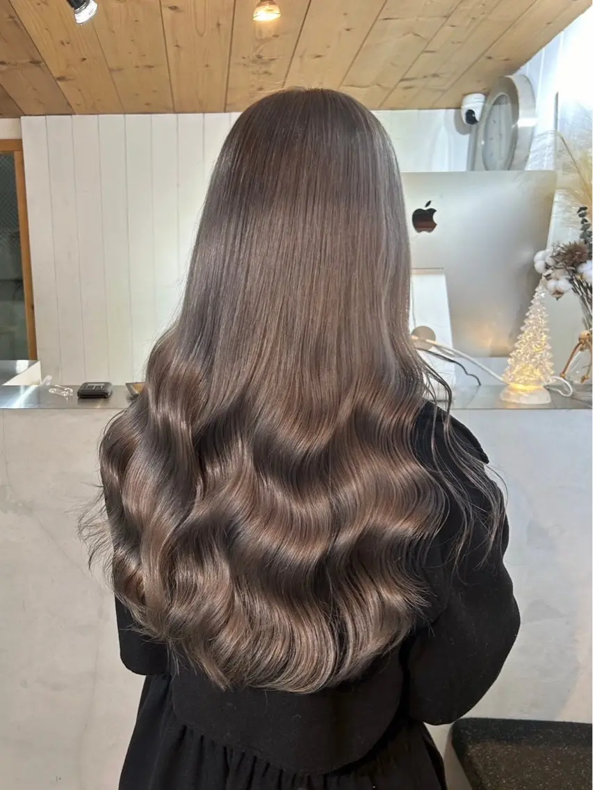 ロング ヘアカラー ハイトーンカラー 🦋yuri🦋のヘアスタイル