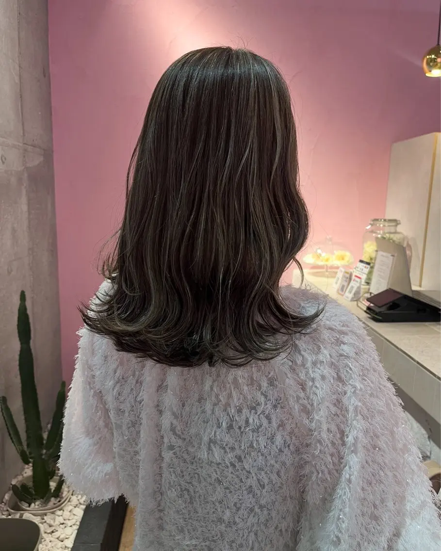 ミディアム ヘアカラー 艶感透明感カラー🤍 hinaのヘアスタイル