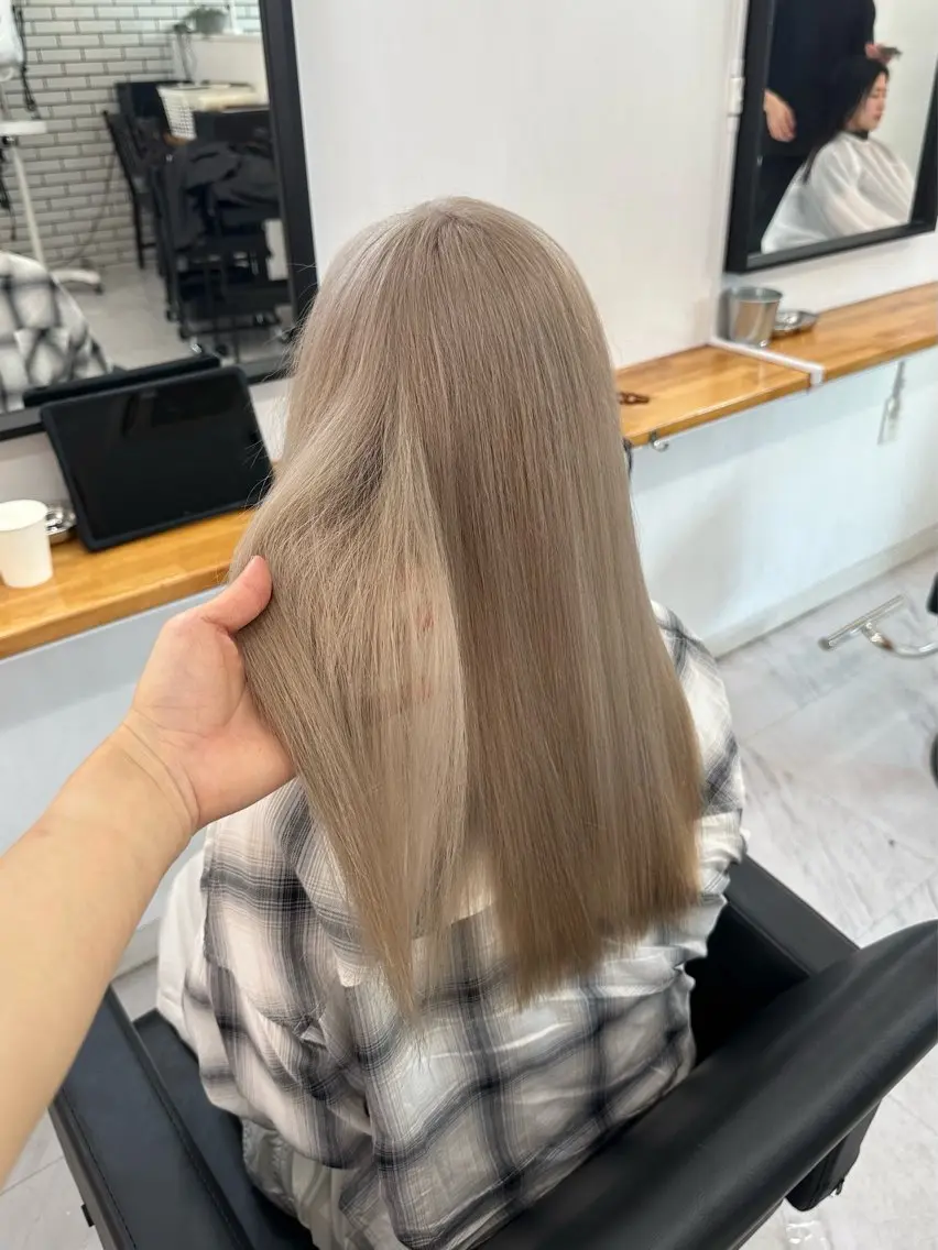 ハイトーン目指したい方✨ケアブリーチ1.5回＋ケアカラー＋4step treatmentの写真