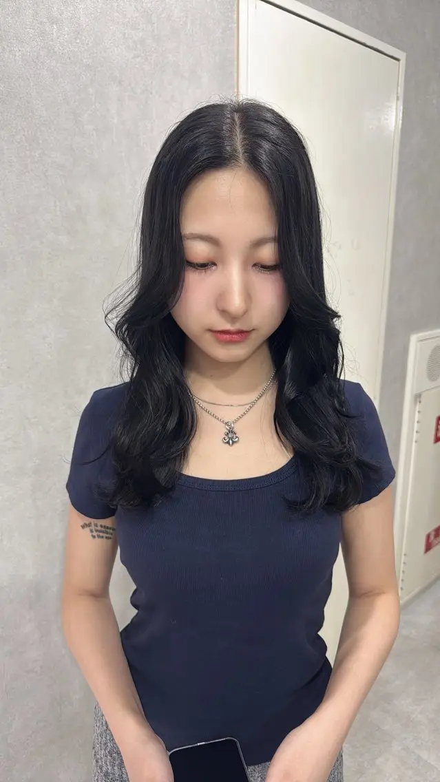 ロング カラー アッシュ アッシュブラウン ベージュカラー 黒髪 ブリーチ カット ヘアカラー トリートメント 赤み無し柔らかカラー 【梅田】madokaのヘアスタイル