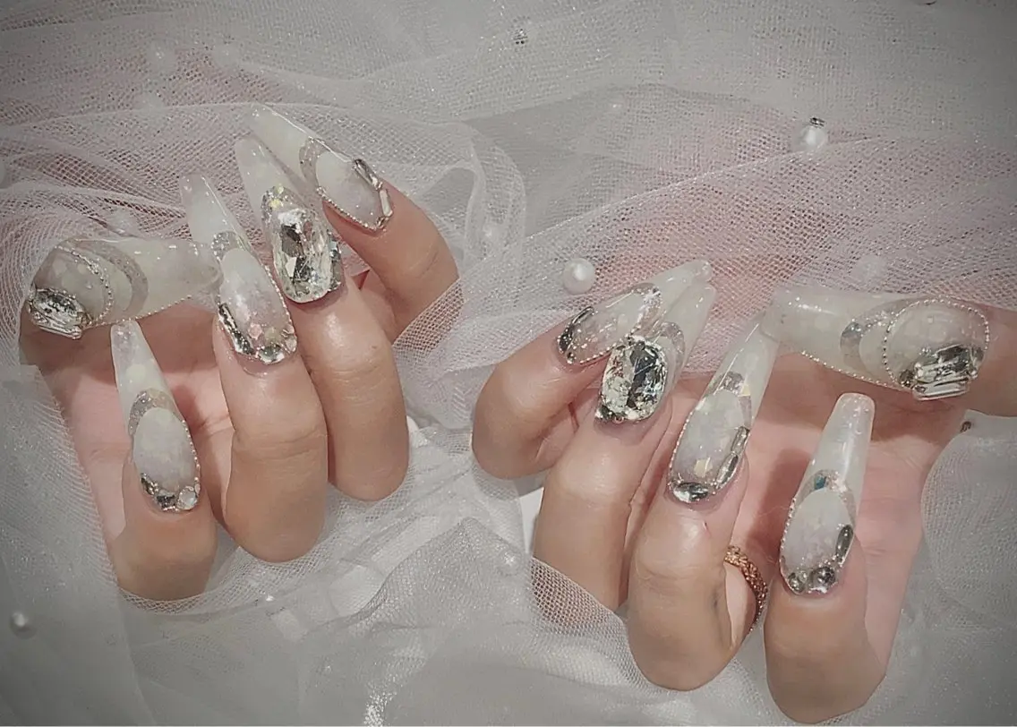 ネイル I-nailロング /ワンホン/キラキラのネイルデザイン