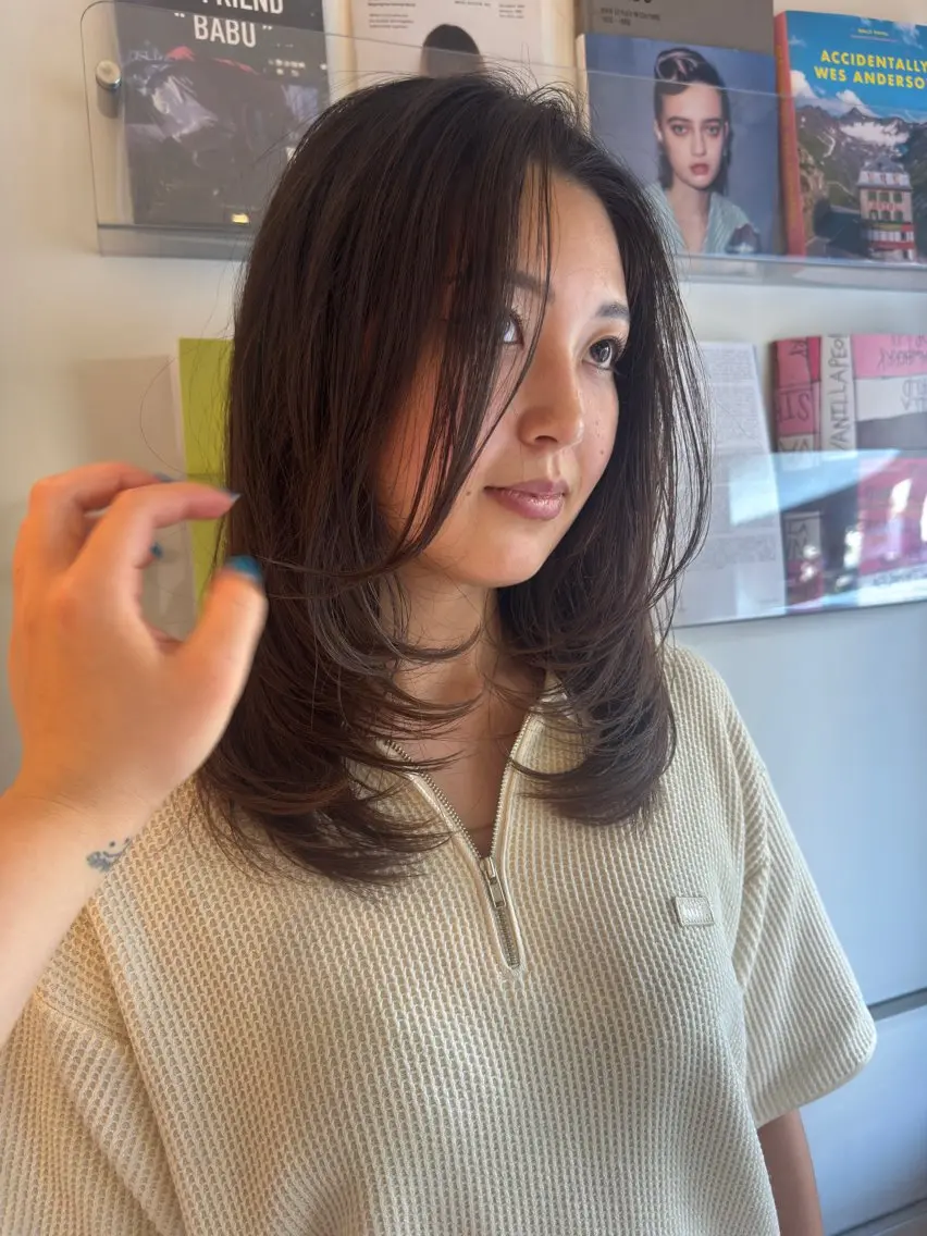 セミロング レイヤーカット カット ヘアカラー kai🐇今泉 Musiiikのヘアスタイル