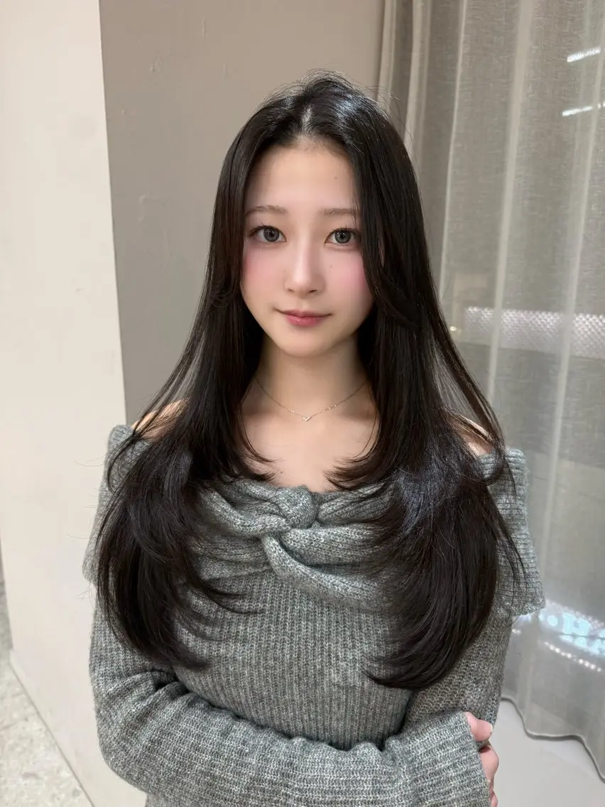 ロング 顔周りカット ハイレイヤー レイヤーカット ロング カット トリートメント 上之浦 咲那のヘアスタイル