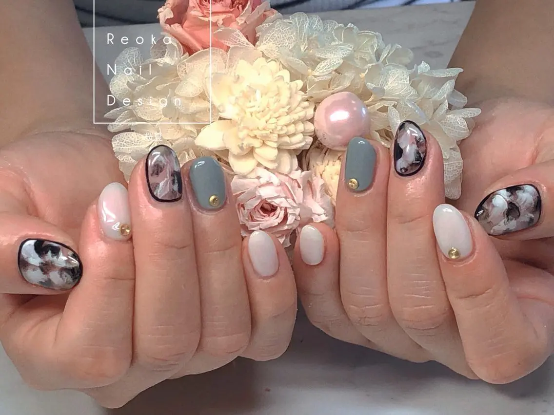 ミディアム ネイル アートネイル Blowe ニュアンスのネイルデザイン