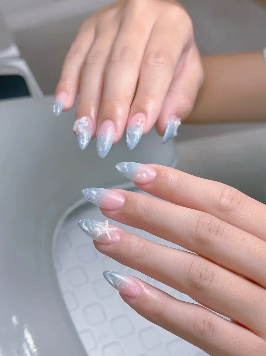 ネイル アートネイル ジェルネイル キラキラネイル 韓国ネイル ニュアンスネイル ハンドネイル Luna Nail.Novaのネイルデザイン
