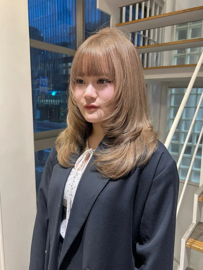 ミディアム カラー ブリーチ ケアブリーチ ハイトーンカラー ヘアカラー トリートメント moe🎀 透明感カラーのヘアスタイル