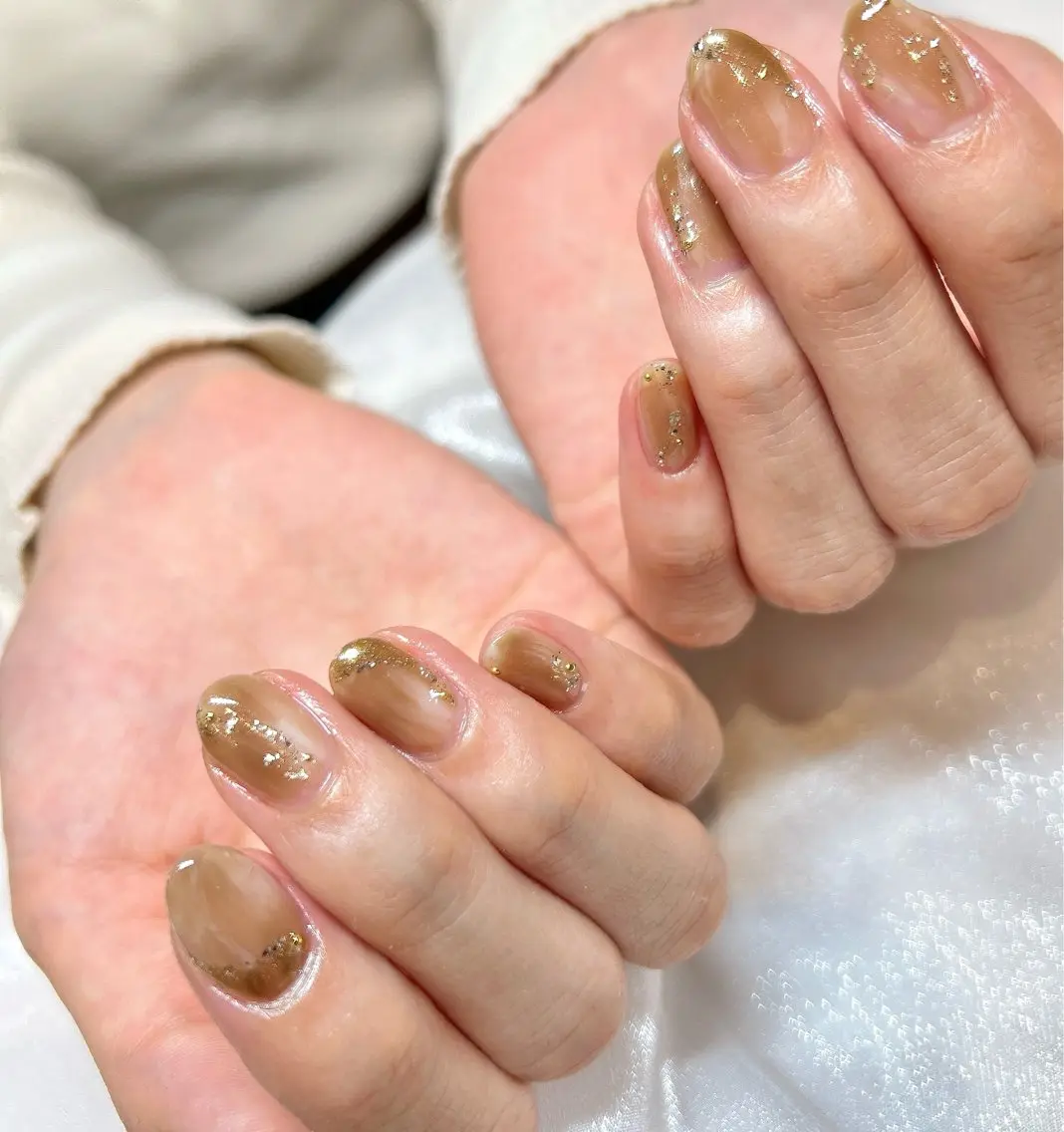 ネイル アートネイル 成人式 ゴールド ミラーネイル ニュアンスネイル ハンドネイル nailist takamiのネイルデザイン