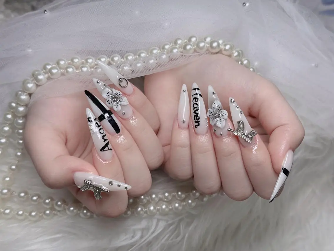 ネイル フレンチネイル ジェルネイル ハロウィン 韓国ネイル マグネットネイル ハンドネイル H.baby Nail Salonのネイルデザイン