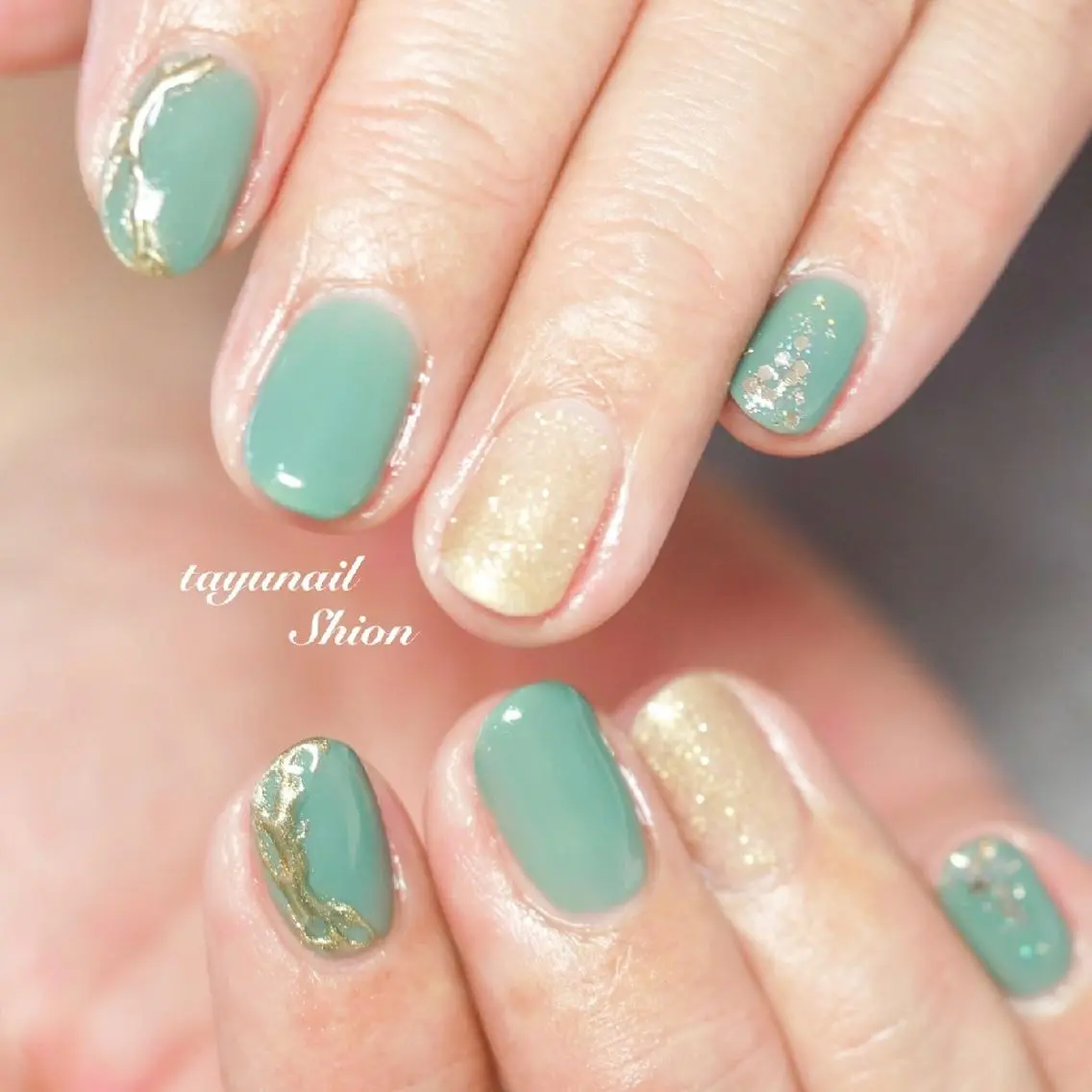 ネイル ブルー ジェルネイル ゴールド グリーン パラジェル ネイルサロン 【たゆnail】のネイルデザイン