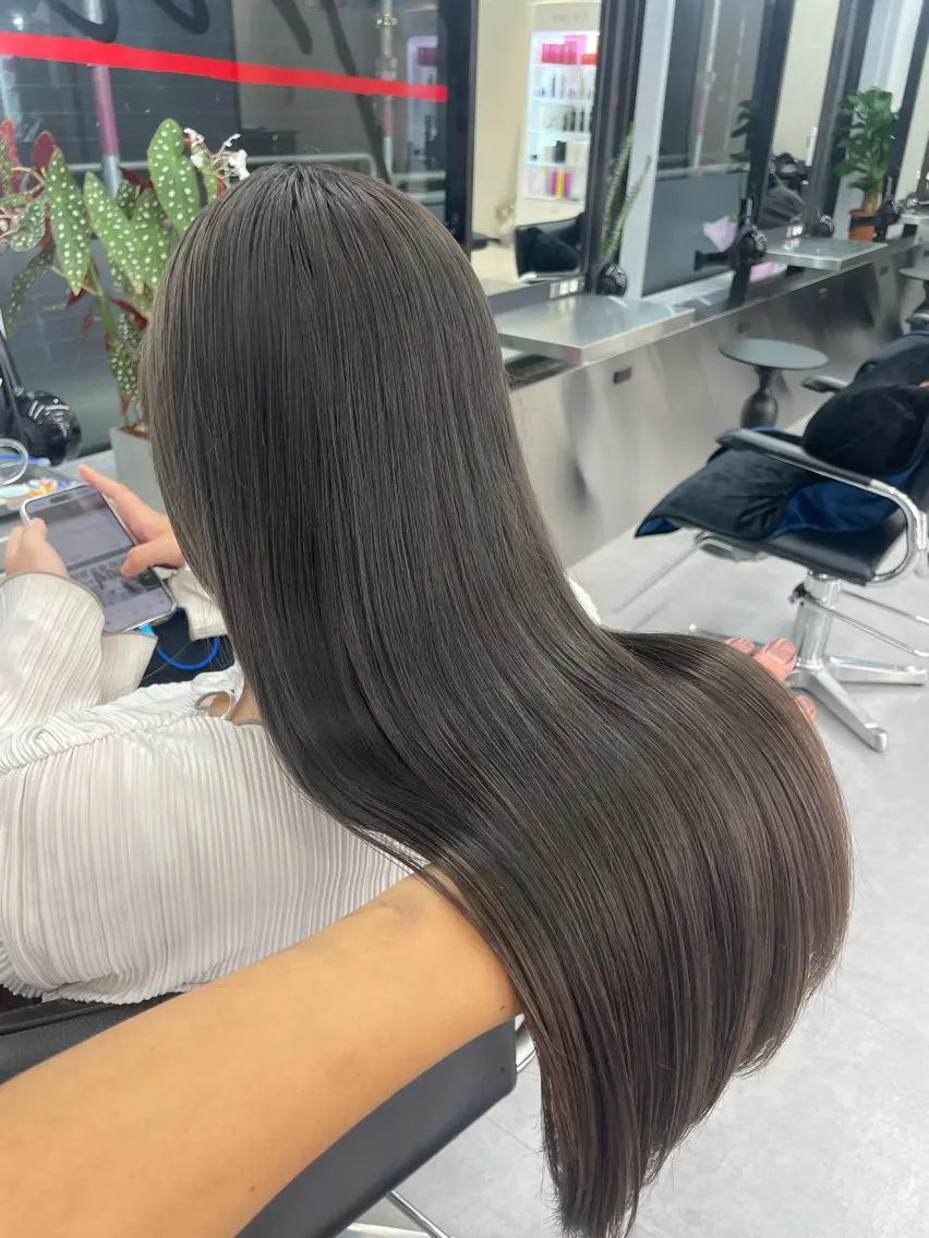 ロング カット ヘアカラー 縮毛矯正 谷澤 愛のヘアスタイル