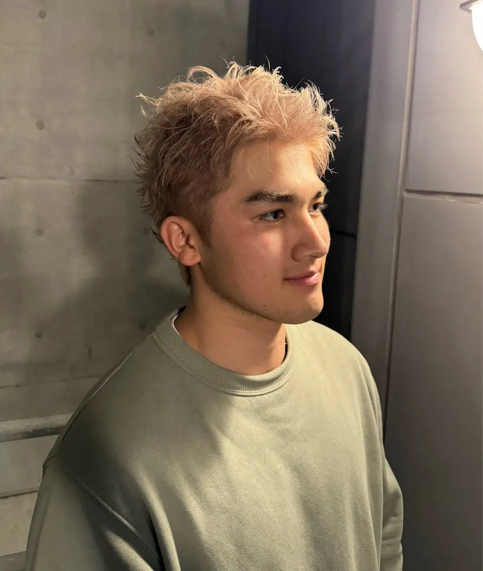 カラー パーマ メンズ メンズブリーチ メンズハイトーン スパイキーショート ブリーチ ハイトーンカラー カット ヘアカラー シャドウパーマ/ 波巻パーマYu-Kiのヘアスタイル