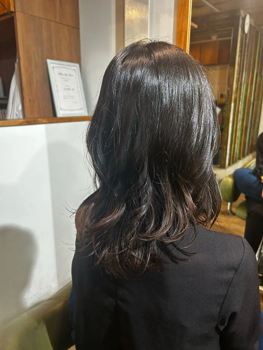 ロング レイヤーカット 白上 愛佳のヘアスタイル