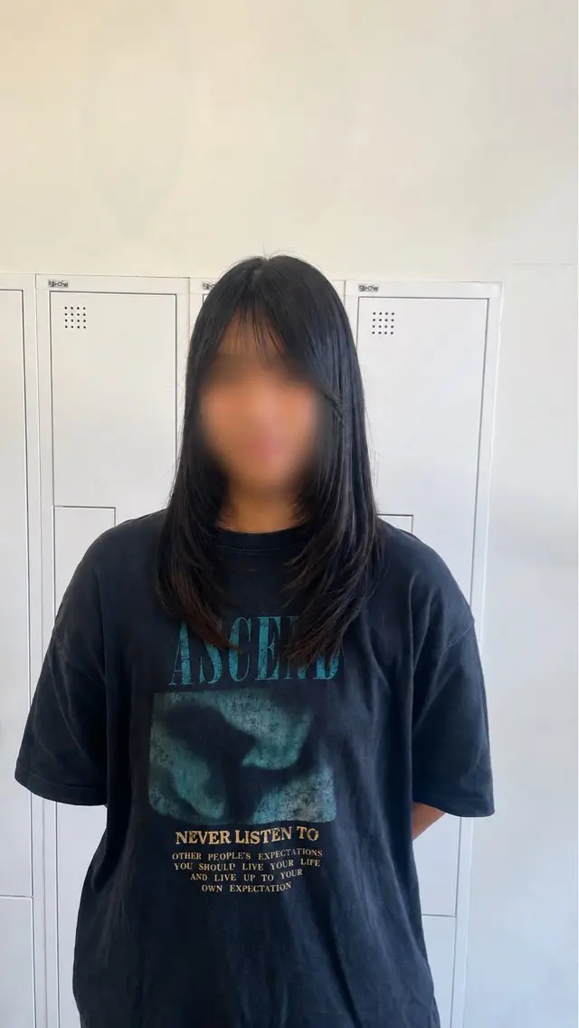 セミロング 加藤 里咲のヘアスタイル