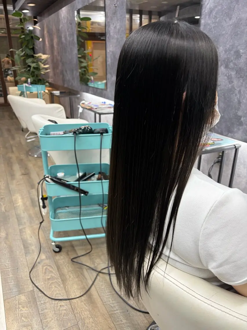 セミロング 小村 薫のヘアスタイル