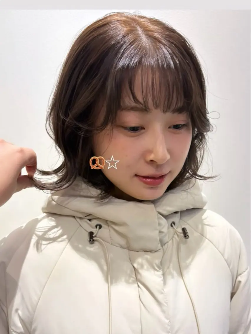 ミディアム カラー ベージュカラー ヘーゼル ヘアカラー ヨシノ マナウのヘアスタイル