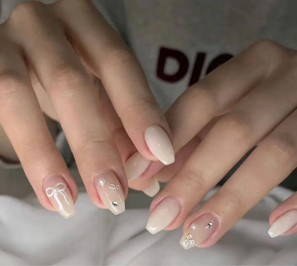 ネイル フラワーネイル フレンチネイル ジェルネイル ガラスフレンチ ハート ハンドネイル ハンドケア BabyYouMi nailのネイルデザイン