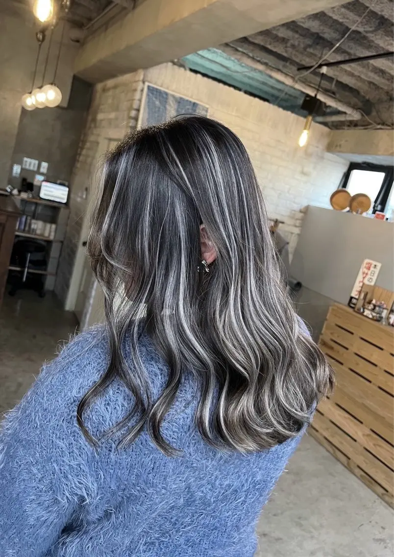 セミロング カラー ダークグレー ダークグレージュ グレージュ ハイライトカラー ハイライト ヘアカラー トリートメント 指名数No.1 /NAOYAのヘアスタイル