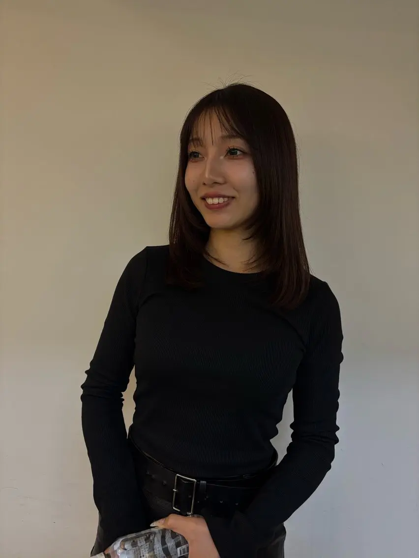 ミディアム レイヤーカット カット ヘアカラー 小嶋 咲輝のヘアスタイル