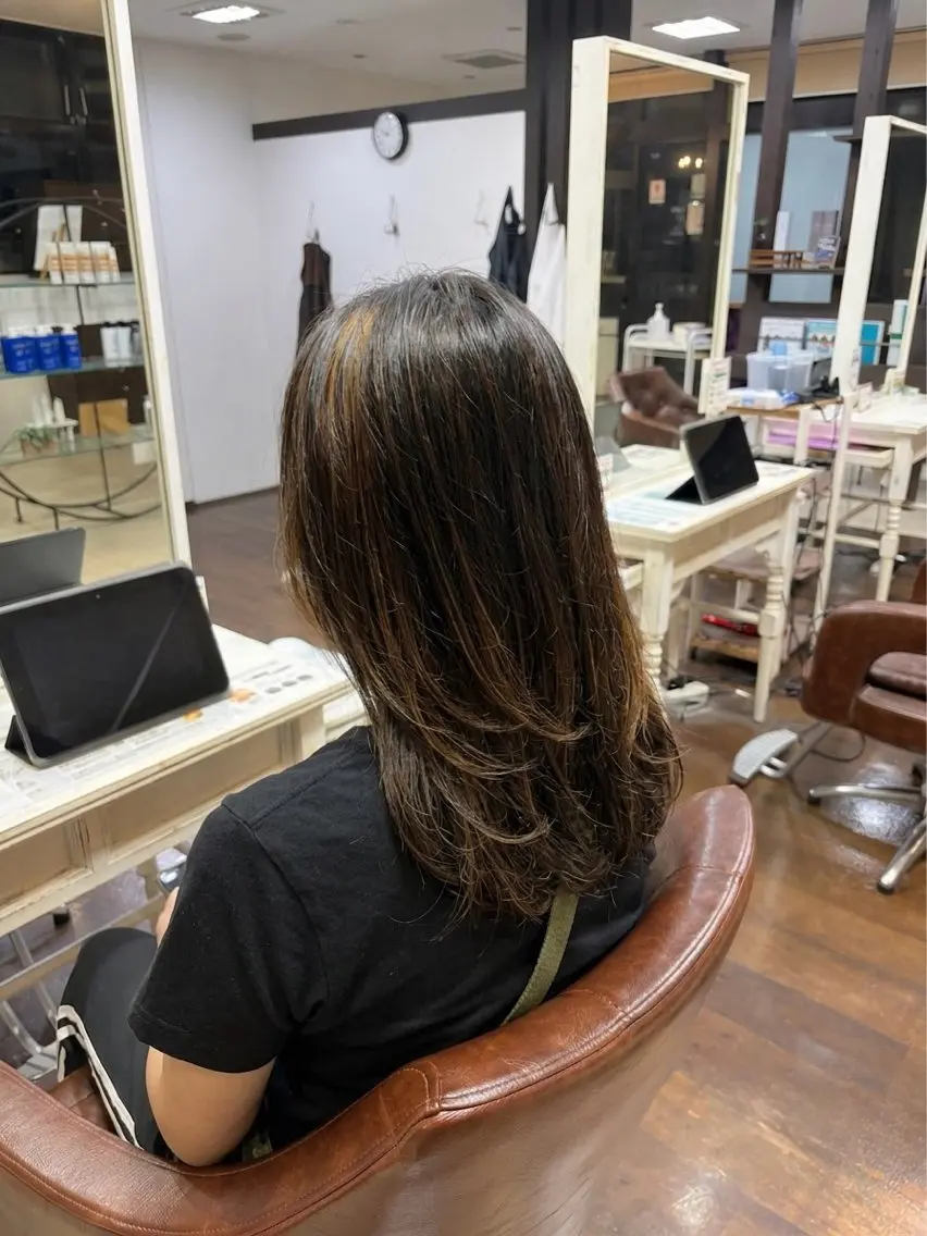 セミロング カラー ヘアカラー 小島 寧心のヘアスタイル