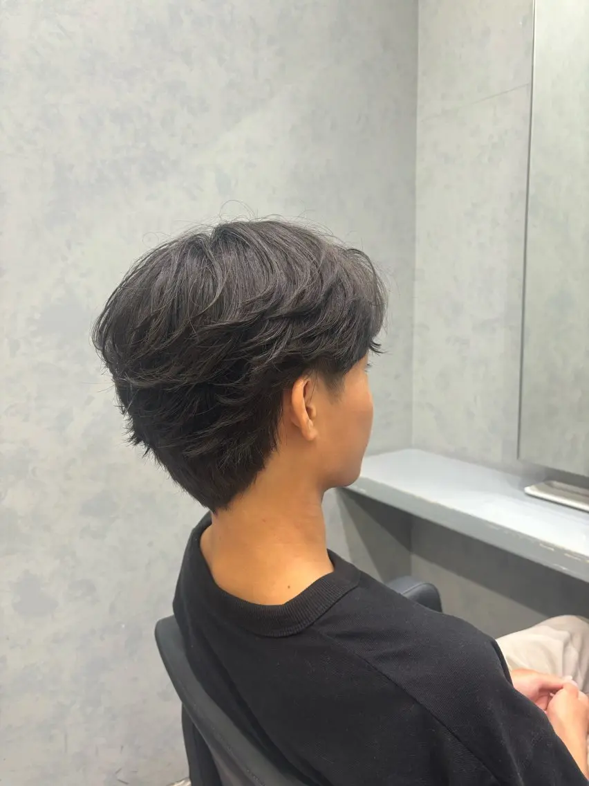 ショート メンズ センターパート カット 鈴木 優斗のヘアスタイル