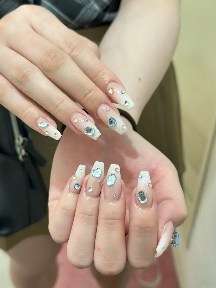 ネイル チークネイル ドット フレンチネイル グラデーション ハート ハンドネイル ハンドケア Eli Muse 新宿ネイルのネイルデザイン