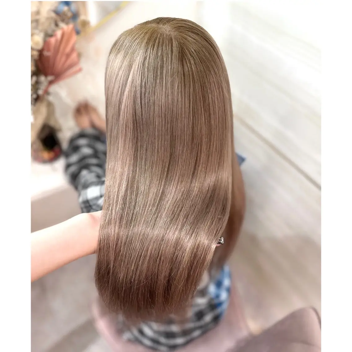 ロング カラー ベージュカラー ブリーチ ミルクティーベージュ 似合わせカット 🐈‍⬛momo🐾 ブリーチ・Wカラーのヘアスタイル