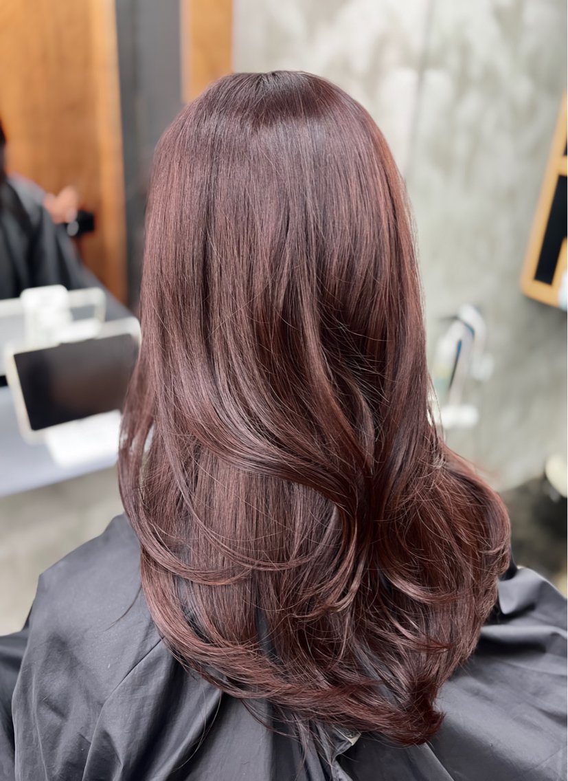 カラー ESSENZA 秋山のヘアスタイル