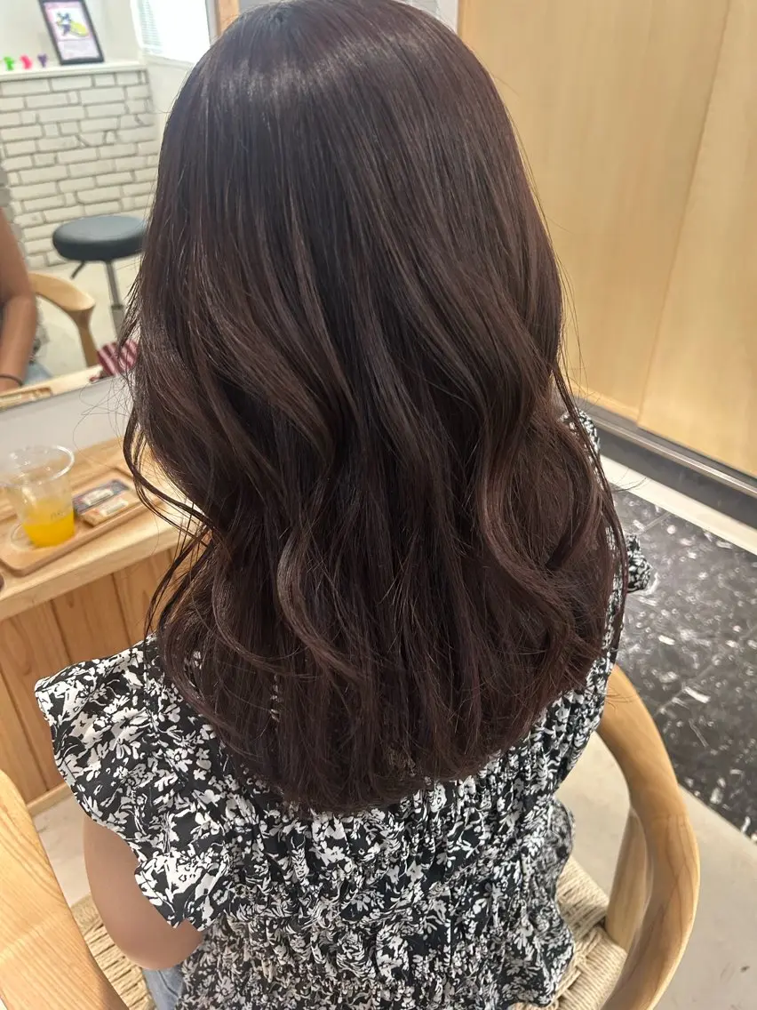 セミロング ヘアカラー chiharu 𝜗𝜚꙳.*のヘアスタイル