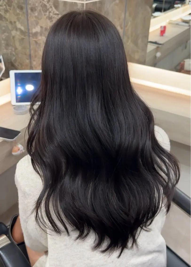 ロング カラー ヘアカラー t o m o n aのヘアスタイル