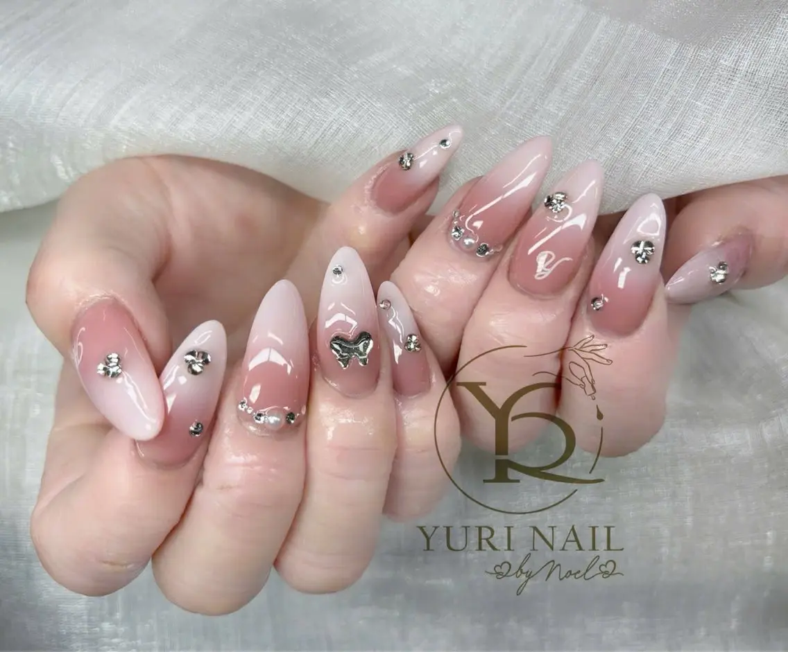 ネイル オーロラネイル ブルー チークネイル フレンチネイル ジェルネイル ハンドネイル フットネイル ハンドケア YURI Nail NARITAのネイルデザイン