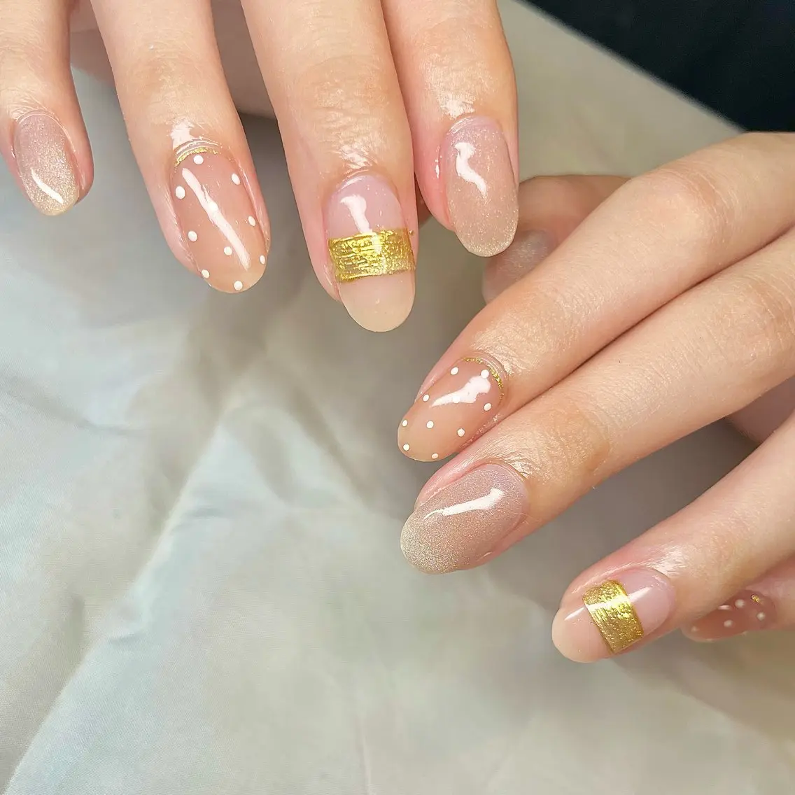 ミディアム カラー パーマ ヘアアレンジ メンズ キッズ ネイル マツエク・マツパ アイブロウ ベージュカラー ドット el. by Aoのネイルデザイン