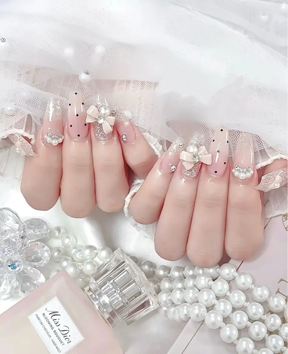 ロング 外国人風カラー 韓国風ヘア ハンドネイル E🌷nail 長さだし専門店のネイルデザイン