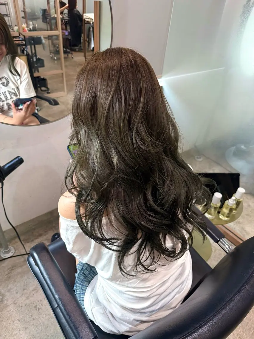 ロング ヘアカラー トリートメント Miyu .のヘアスタイル