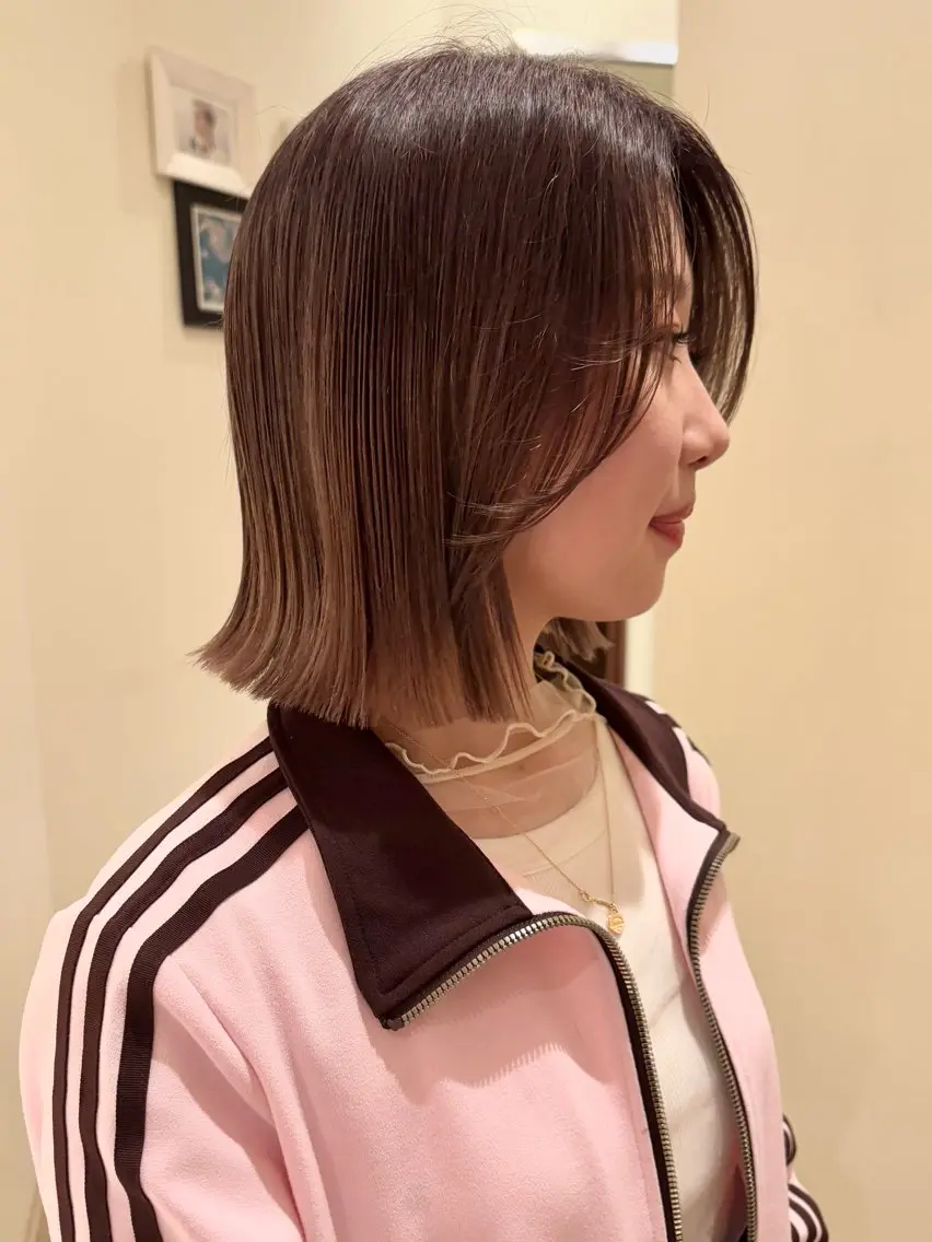 ミディアム 切りっぱなしボブ ボブ 顔まわりレイヤー 顔周りカット レイヤーカット ボブ ホノカのヘアスタイル