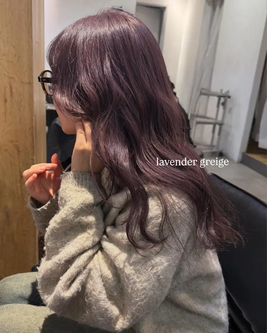 ロング カラー ミルクティー× グレージュMOMOのヘアスタイル