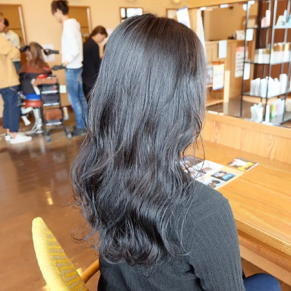 ロング カラー 黒髪 ブルーカラー ブルーブラック ara (荒武梨香) のその他イメージ
